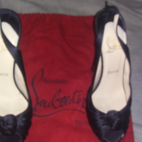 Christian loubatini satin sexy high heel Summer/Fall shoe. - Picture 3 of 8